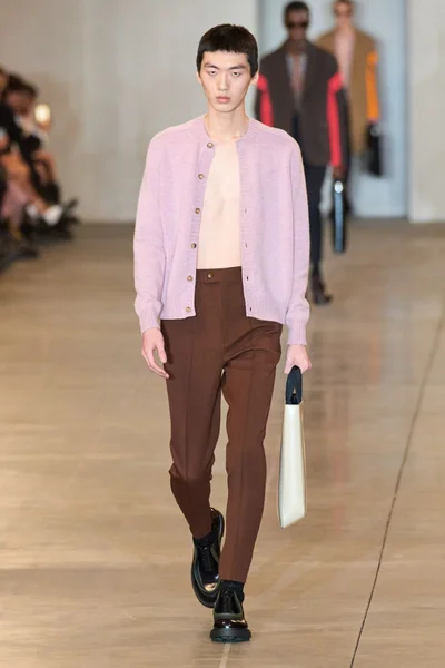 Look 37